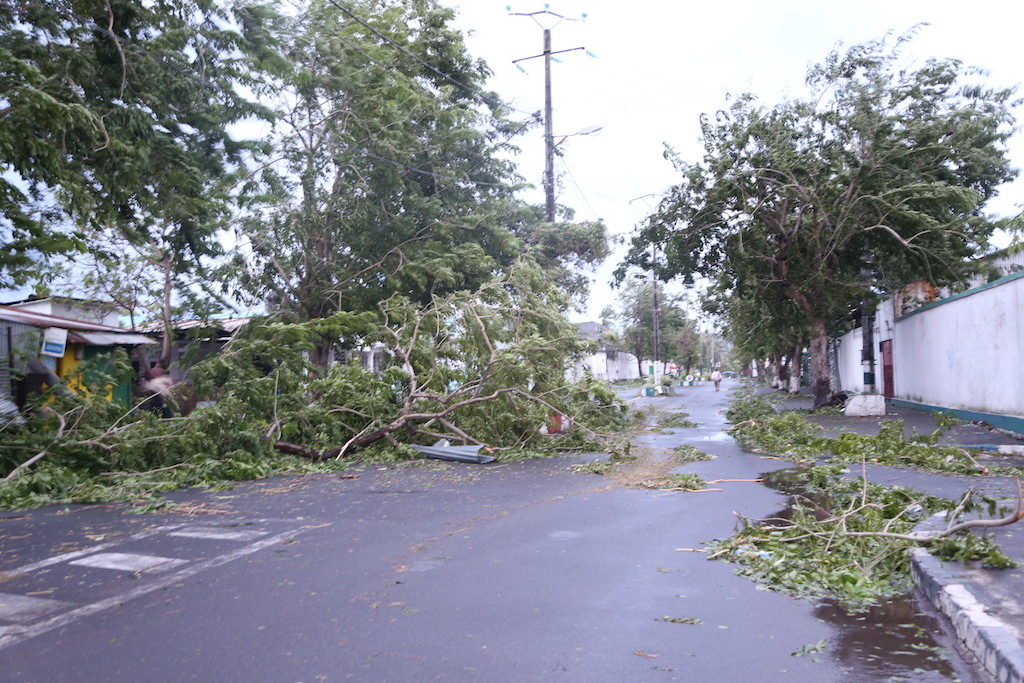 Cyclone Kenneth: Mozambique hit by deadly storm