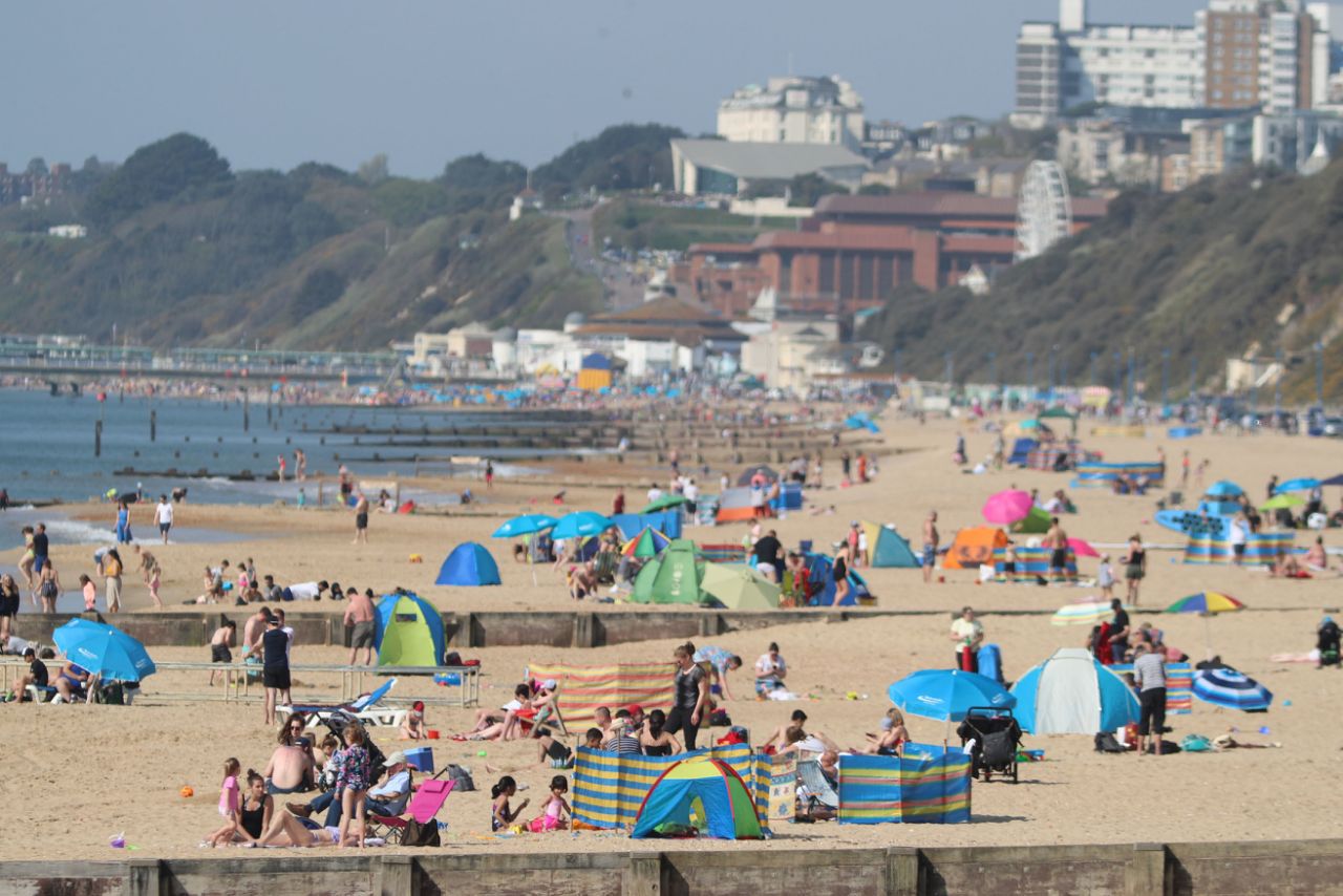 UK temperature hits a 70-year high for Easter bank holiday.